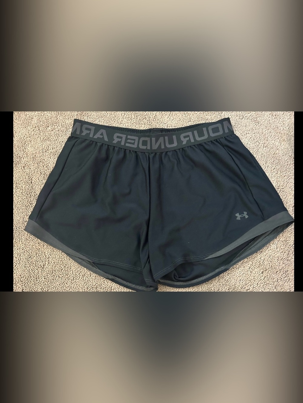 Women’s medium UA black athletic training shorts